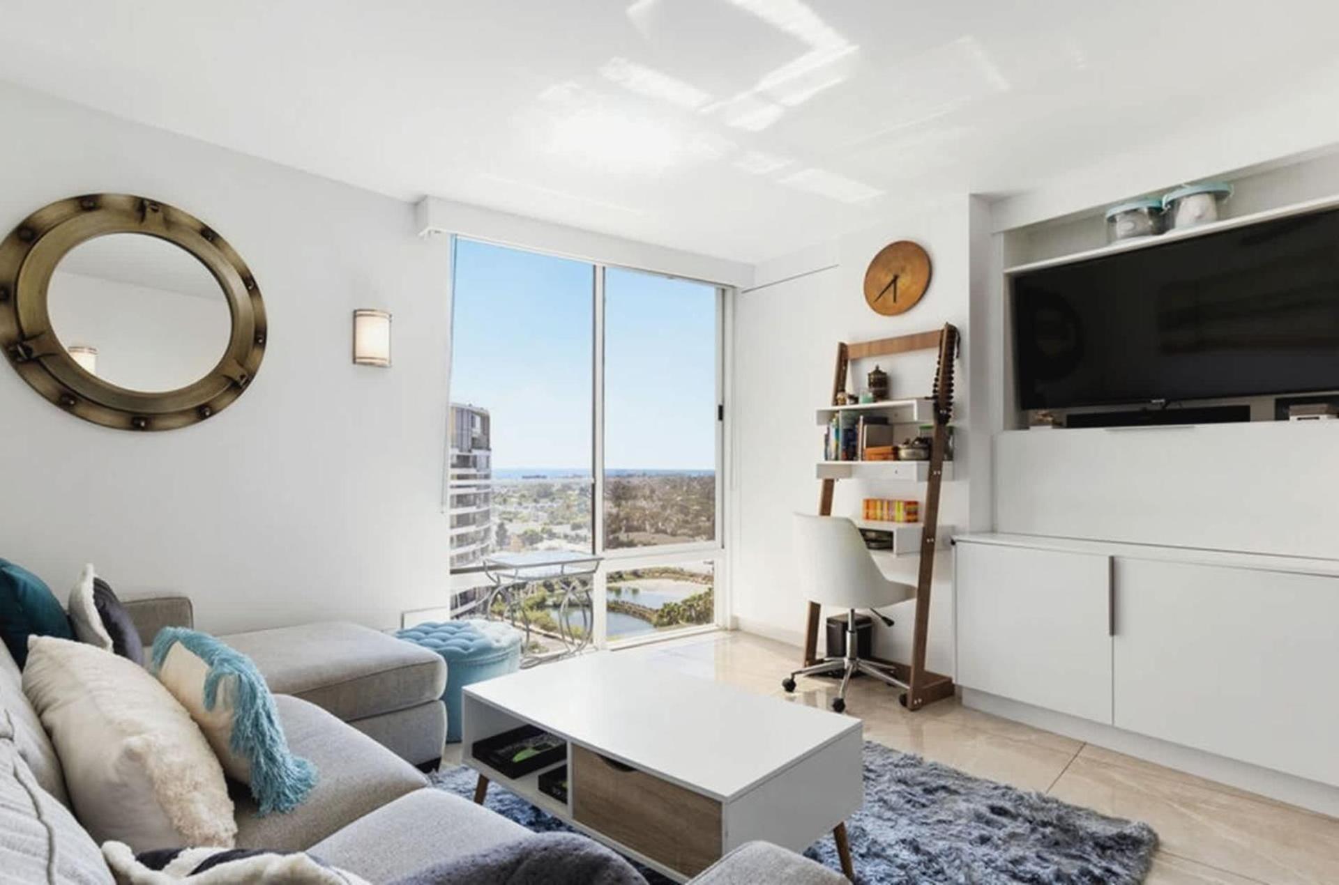 Renovated 3-bedroom Marina Apartment *