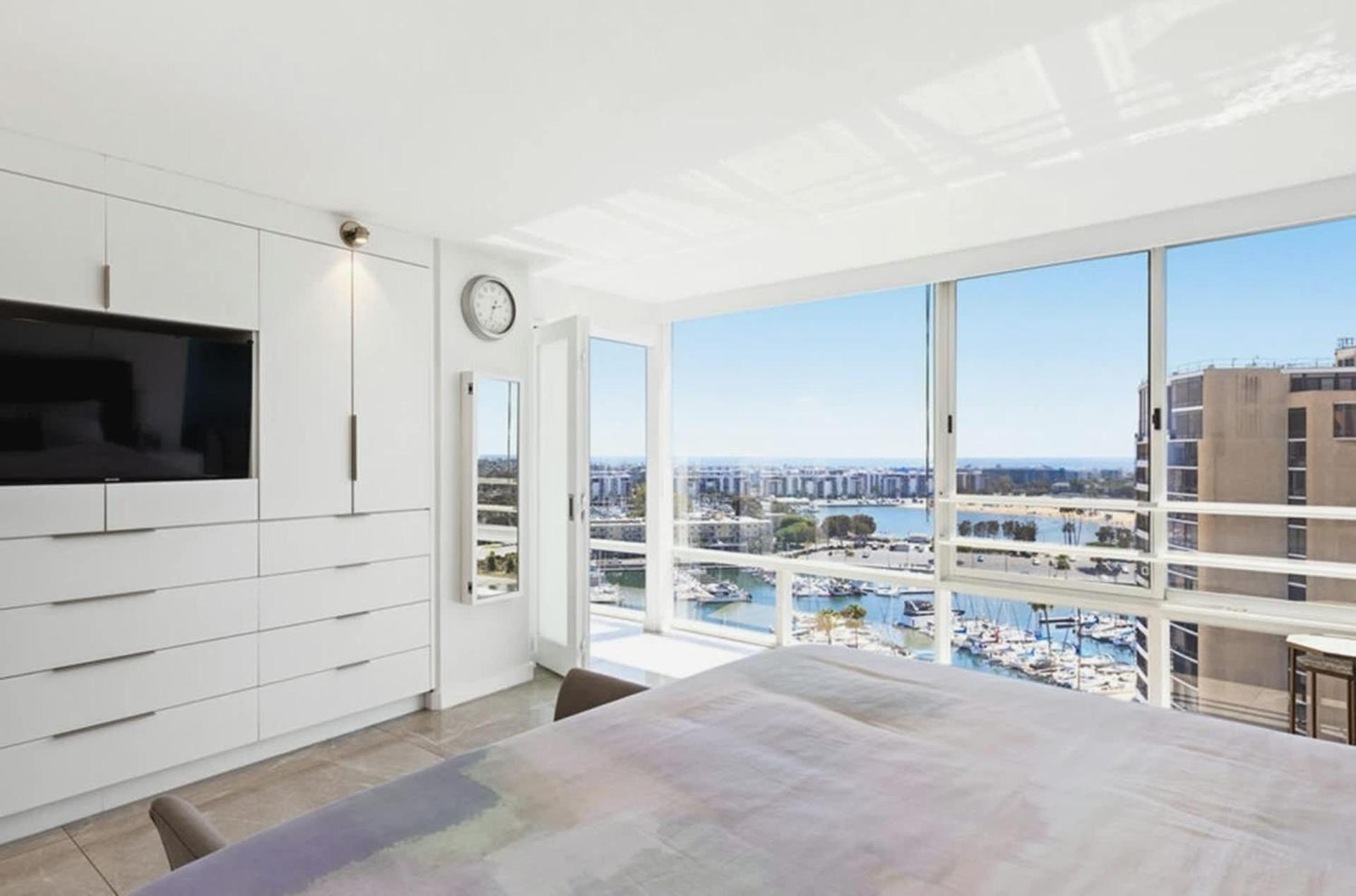 Apartment Renovated 3-bedroom Marina