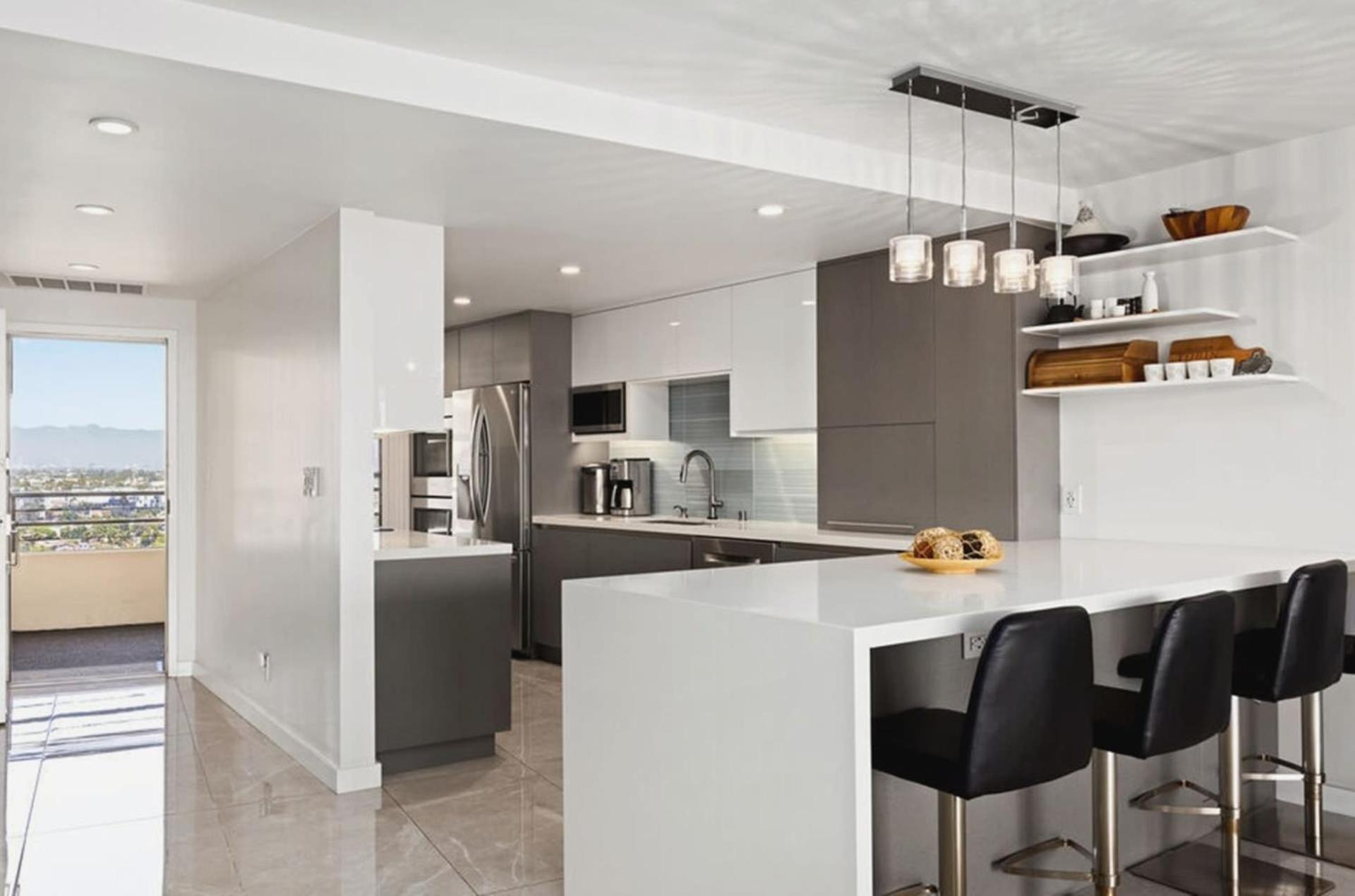 Apartment Renovated 3-bedroom Marina Los Angeles
