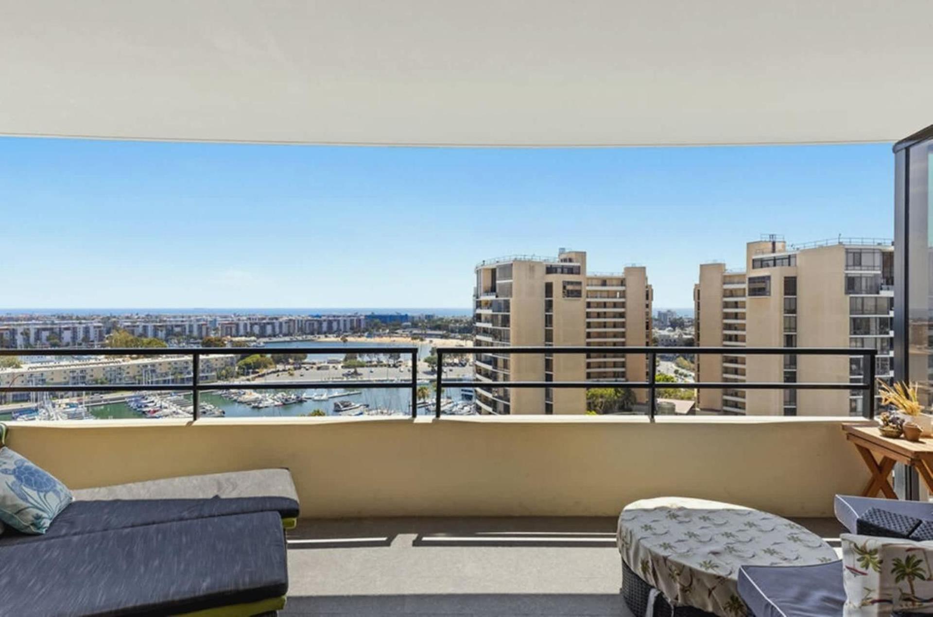 Renovated 3-bedroom Marina Apartamento