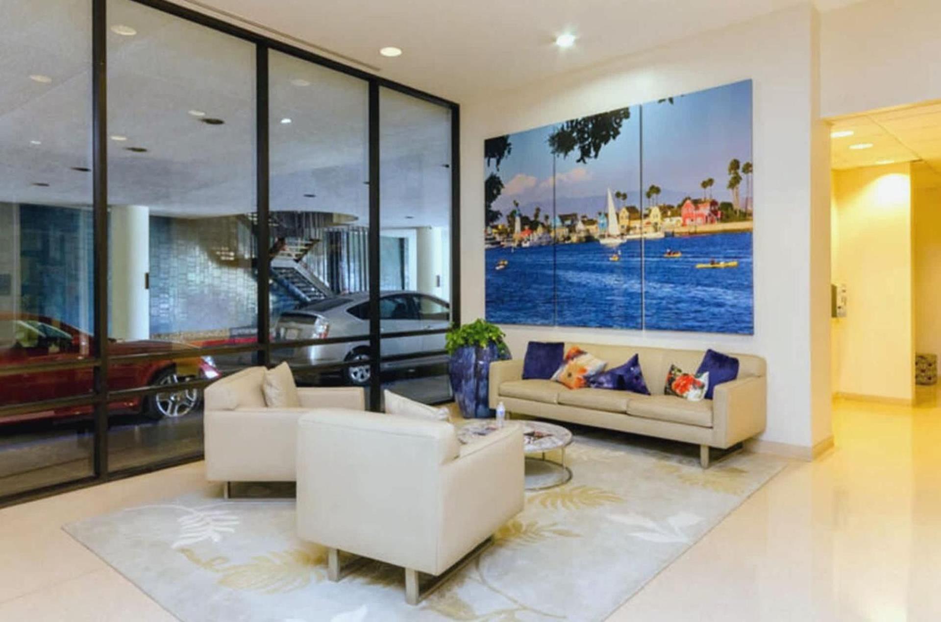 Renovated 3-bedroom Marina Apartamento *
